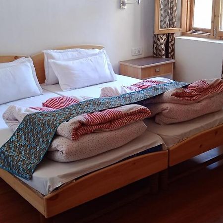 Lhardak Home Stay เลห์ ภายนอก รูปภาพ