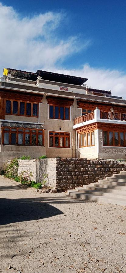 Lhardak Home Stay เลห์ ภายนอก รูปภาพ
